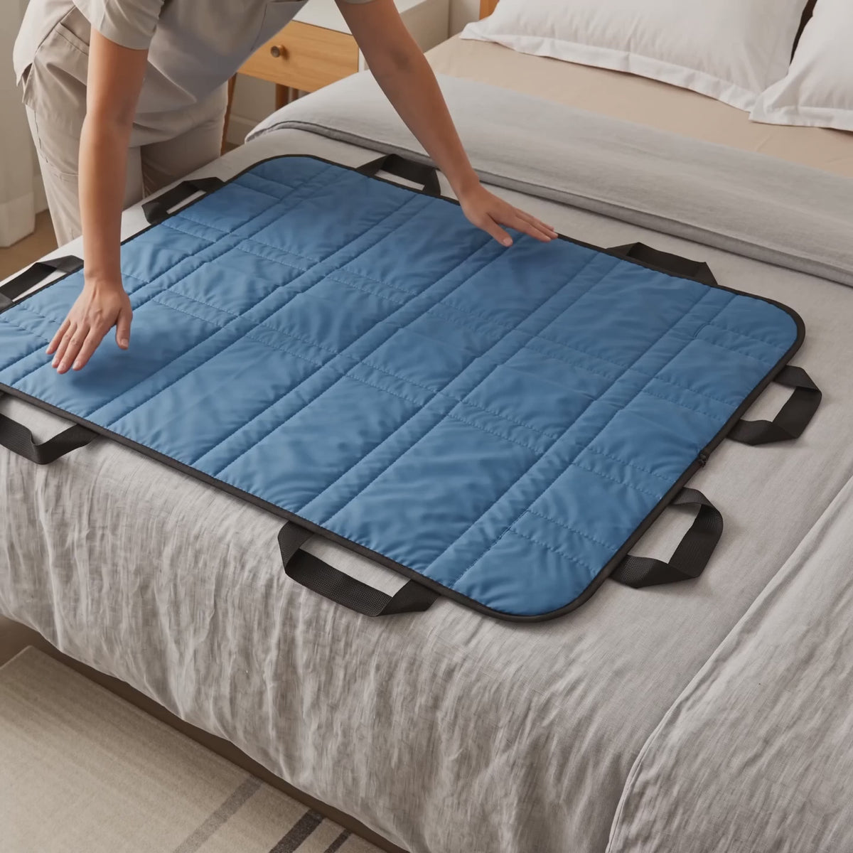 Load video: Reusable Nylon Bed Pad Sheet 48 x 40 In, Double-Sided Waterproof with 8 Reinforced Handles, Machine Washable Multi Color Home Bedroom Use